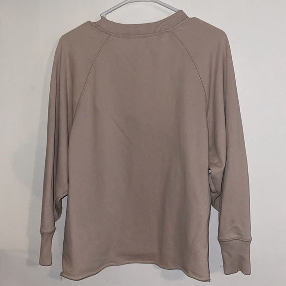 🌹AERIE CREAM CREW NECK SWEATSHIRT - Picture 2 of 3